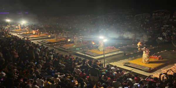 दशाश्वमेध घाट पर गंगा आरती का भव्यतम नजारा
