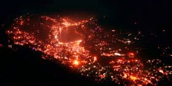 दीपावली पर रंगबिंरंगी रोशनियों से जगमगाती सरोवरनगरी।