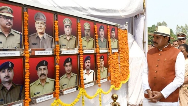 भोपाल के लाल परेड ग्राउंड शहीद स्मारक प्रांगण में आयोजित कार्यक्रम