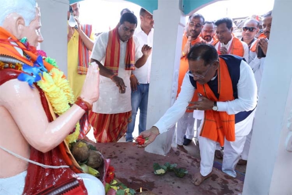 गुरुधाम में आयोजित दीप महोत्सव कार्यक्रम