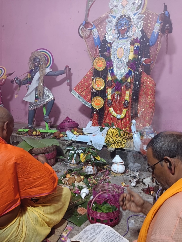 अररिया फोटो:विभिन्न मंदिरों में स्थापित मां काली की प्रतिमा