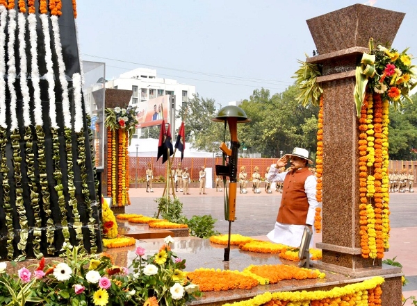 भोपाल के लाल परेड ग्राउंड शहीद स्मारक प्रांगण में आयोजित कार्यक्रम