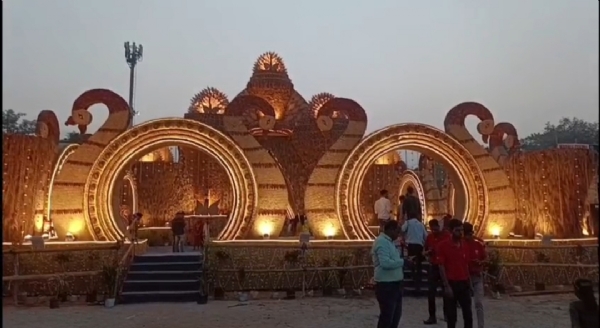 पूजा पंडाल का दृश्य