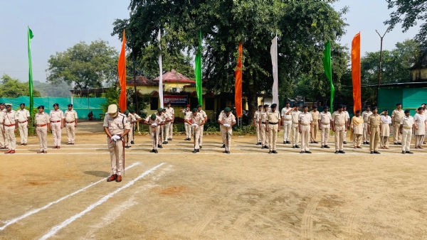 परेड में शामिल पदाधिकारी