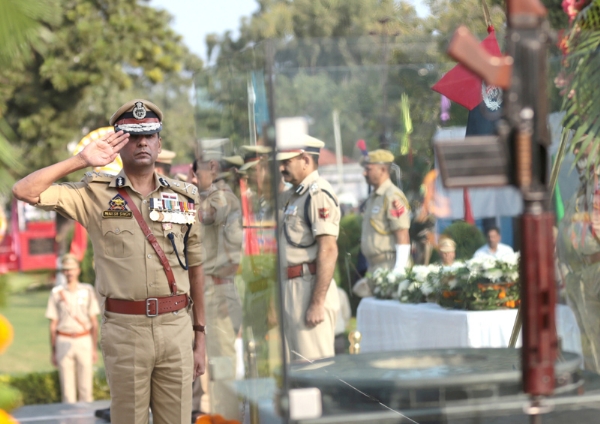 आईजीपी ने बलिदान स्तंभ पर पुलिस स्मृति दिवस के अवसर पर एक भव्य समारोह का किया नेतृत्व