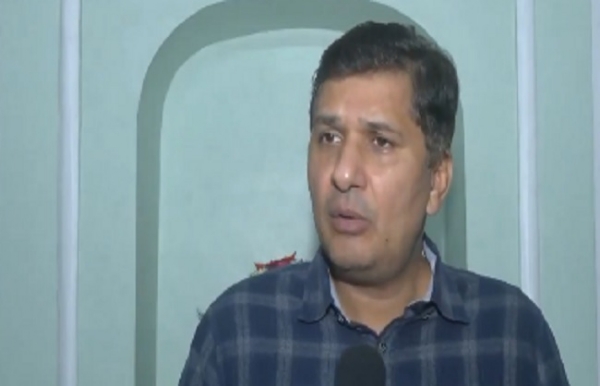 आम आदमी पार्टी (आआपा) क दिल्ली प्रदेश अध्यक्ष सौरभ भारद्वाज बयान देते हुए।