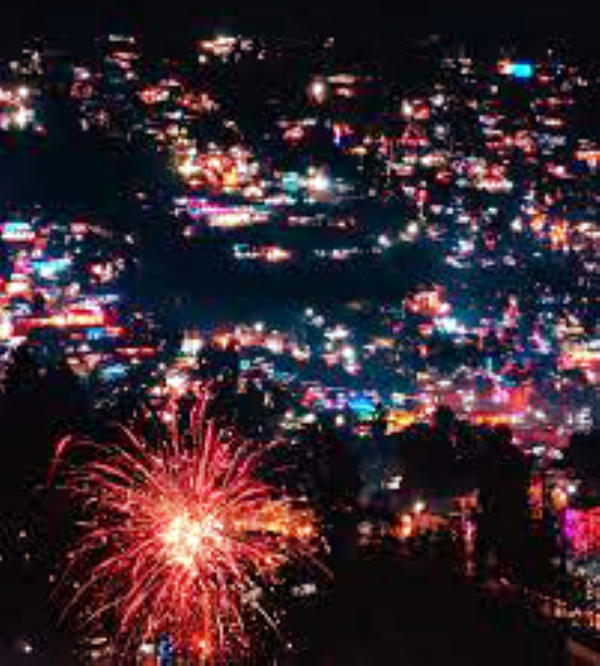 दीपावली पर रंगबिंरंगी रोशनियों से जगमगाती सरोवरनगरी।