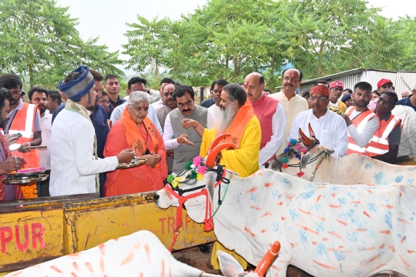 लोक निर्माण मंत्री  ने उमरिया गौशाला में की भगवान गोवर्धन की पूजा