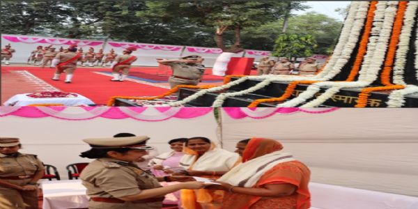 शहीद पुलिस कर्मियों को दी गई श्रद्धांजलि