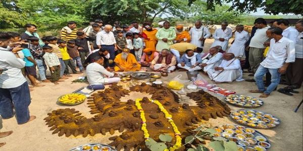 ग्वालियरः जिले की गौ-शालाओं में हर्षोल्लास एवं श्रद्धा व भक्ति भाव के साथ मनाया गया गोवर्धन पूजा उत्सव