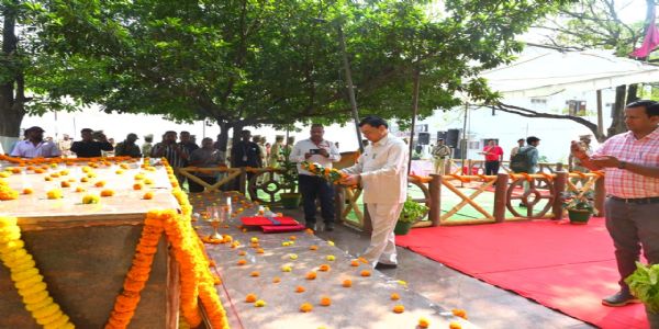 कोरबा : पुलिस स्मृति दिवस पर बल‍िदान जवानों को दी गई भावपूर्ण श्रद्धांजलि