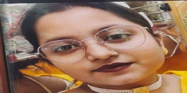गंगा नदी में कूदी सेल्स गर्ल, तलाश जारी