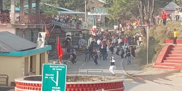 शिमला के धामी में मनाया गया अनोखा पत्थर मेला, लोगों ने एक-दूसरे पर बरसाए पत्थर
