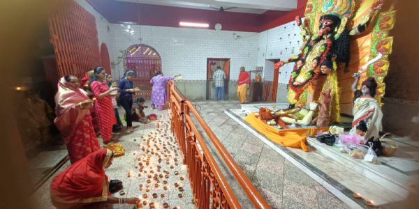 लोगों ने हर्षोल्लास से मनाई दीपावली, जमकर लोगों ने की आतिबाजी