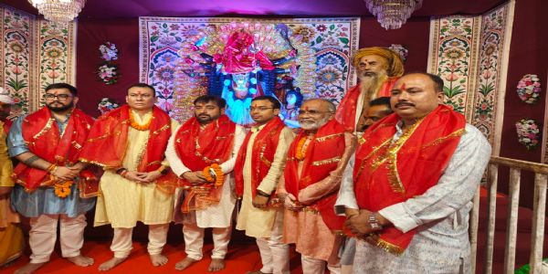 मां शक्ति काली पूजा पंडाल का उद्घाटन, भक्‍तों ने किया हनुमान चालीसा का पाठ