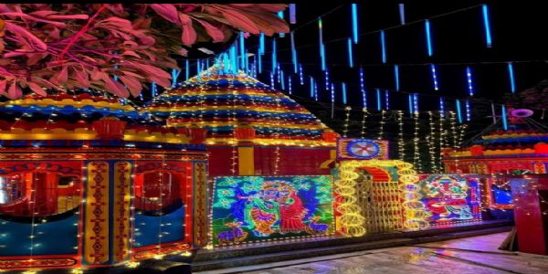 पंडाल का पट खुलते ही काली पूजा के लिए उमड़े श्रद्धालु