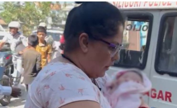 नवाजत को बरामद कर ले जाती नर्स