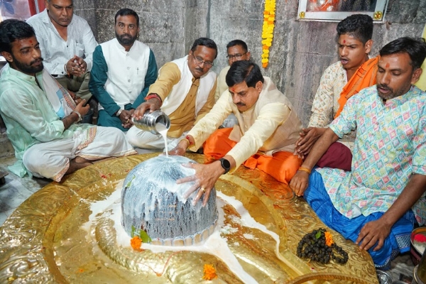 मुख्यमंत्री डॉ. मोहन यादव ने उज्जैन के तिलेकेश्वर में शिवलिंग का पूजन अर्चन किया