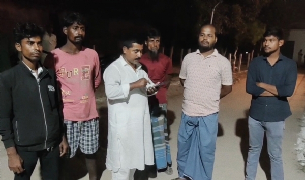 अररिया फोटो:अस्पताल में ग्रामीण