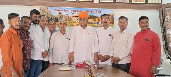 बीकानेर में रामा-शामा का दाैर, विधायक जेठानंद परंपरा का निर्वाह कर बांट रहे नाेट