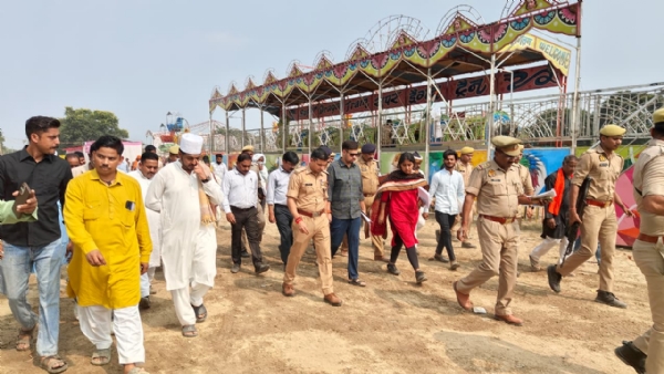 जिलाधिकारी ने पुलिस अधीक्षक के साथ किया झाड़ीशाह मेला तैयारियों का निरीक्षण