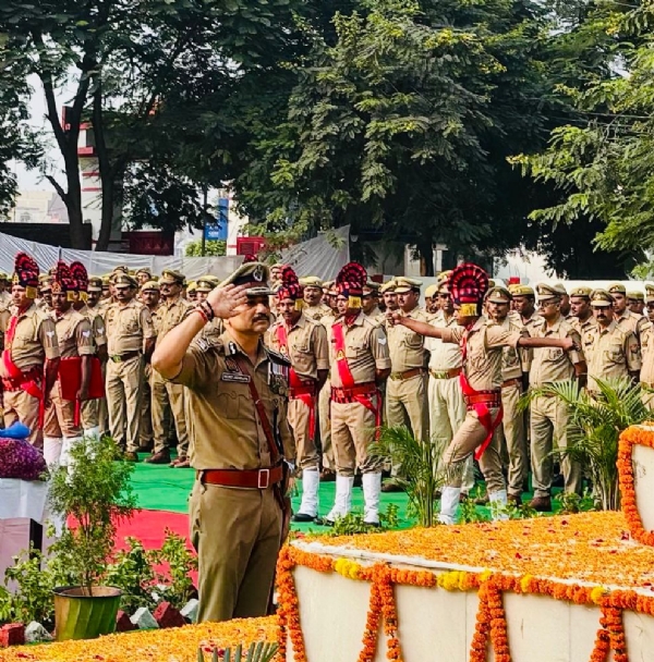 पुलिस स्मृति दिवस में पुलिस कमिश्नर