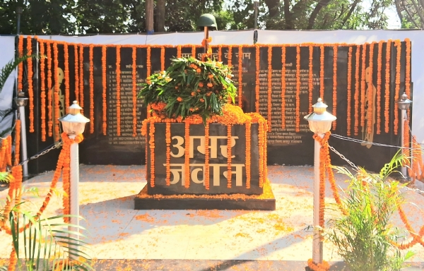 पुलिस स्मृति दिवस परेड में गूंजा ‘अमर शहीदों अमर रहो’