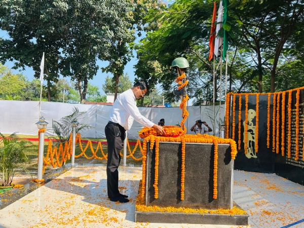 कलेक्टर राजेंद्र कटारा।