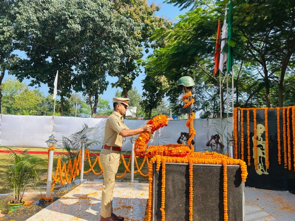 पुलिस अधीक्षक।