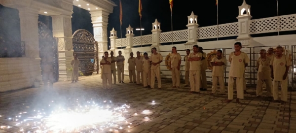 दीपावली मनाते निराश्रि‍त परिवार