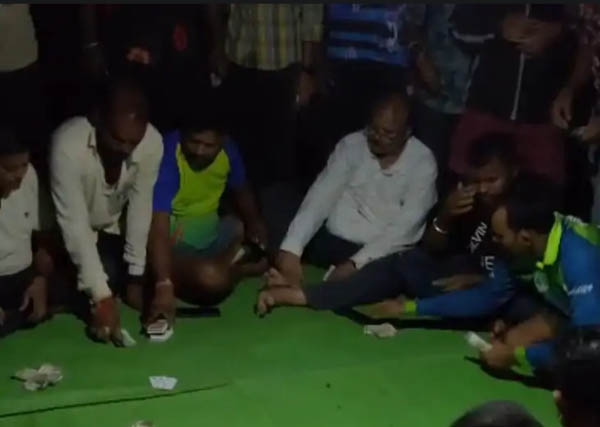 जुआरियाें का वायरल हुआ विडियाे
