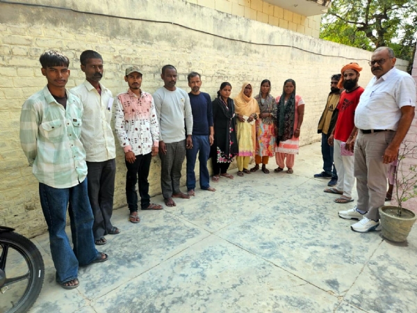 रतिया। पुलिस द्वारा तलब किए गए युवक-युवतियां।