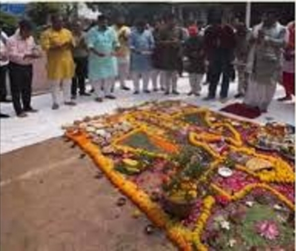 विधायक रामेश्वर शर्मा ने विधिवत पूजन कर सुख-समृद्धि की कामना की