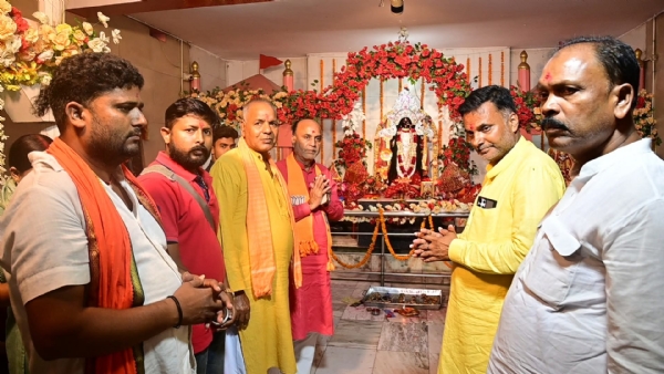 अररिया फोटो:भगवान के शरण में नेताजी