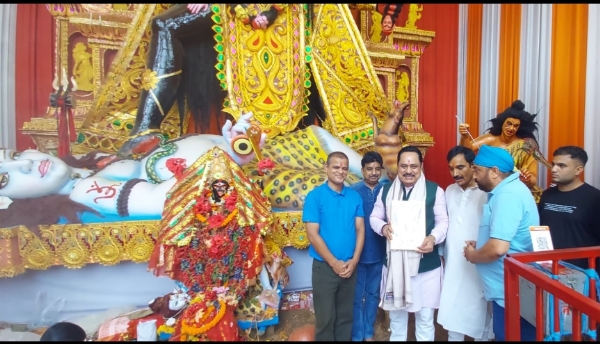हजारीबाग के पूर्व सांसद डॉ यदुनाथ पांडेय ने टेल्को 22 फिट काली पूजा पंडाल में पूजा अर्चना की