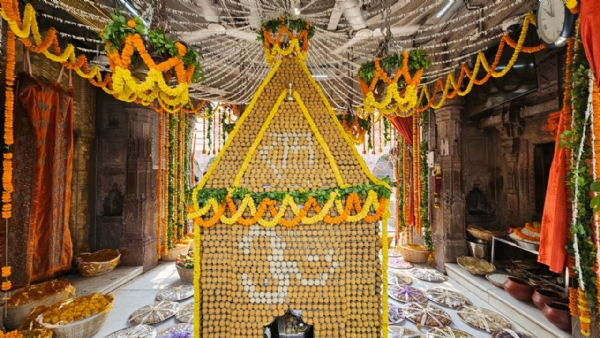 श्री काशी विश्वनाथ का अन्नकूट श्रृंगार