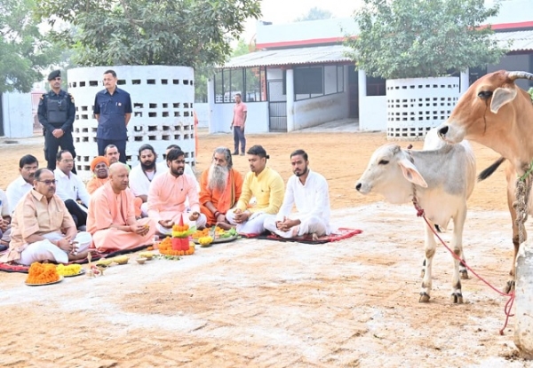गोवर्धन पूजा में शामिल हुए मुख्यमंत्री योगी