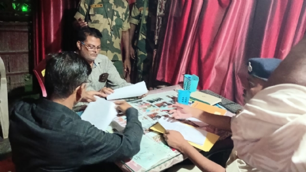 कानूनी प्रक्रिया करते हुए पुलिस