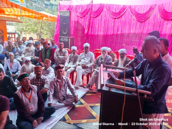श्री विश्वकर्मा दिवस समारोह के मौके पर मुख्य अतिथि अनिल शर्मा।