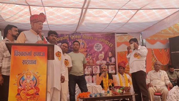 कार्यक्रम को संबोधित करते हुए सफीदों विधायक रामकुमार गौतम।