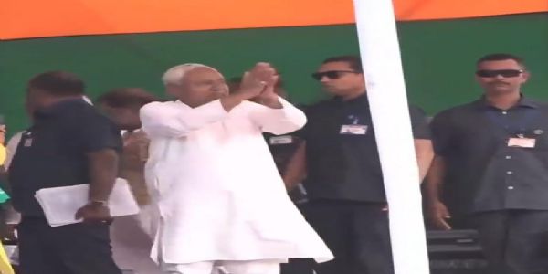 मुख्यमंत्री नीतीश कुमार ने सीवान में चुनावी मंच से राजद शासन की दिलाई याद,प्रधानमंत्री के प्रति जताया आभार