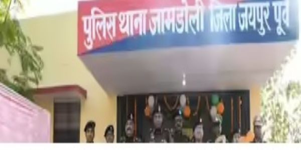 पत्नी का गला दबाकर हत्या कर पति ने लगाया फांसी का फंदा
