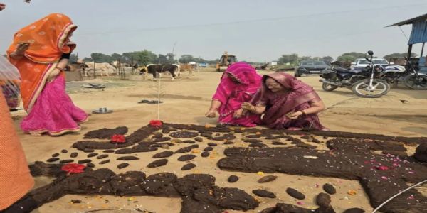 हाथरस की गोशाला में हुई गोवर्धन पूजा