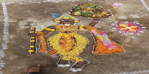 अनूपपुर: गोवर्धन पूजा में श्रीकृष्ण के गिरधारी स्वरूप की हुआ पूजन, लगा छप्पन भोग