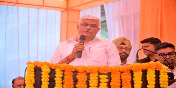 उन घरों में रोशनी लाएं, जहां अब भी अंधेरा : शेखावत