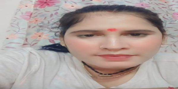 निषाद पार्टी के नेता की पत्नी का शव फांसी पर झूलता मिला,पुलिस जांच में जुटी