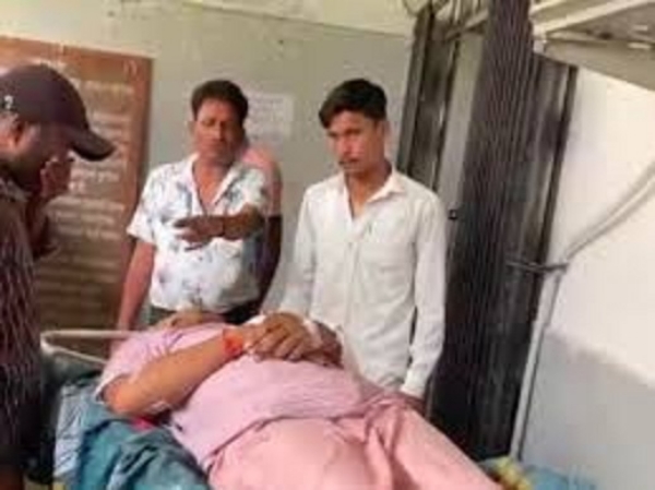पड़ोसी की कुल्हाड़ी मारकर हत्या
