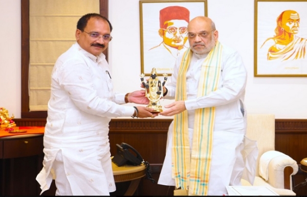 केंद्रीय गृह मंत्री अमित शाह के साथ भाजपा प्रदेश अध्यक्ष वीरेंद्र सचदेवा।