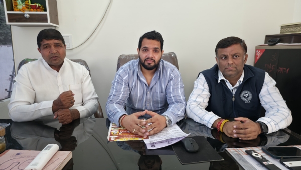 कुश्ती महासंघ की बैठक में भाग लेते अध्यक्ष जितेंद्र राठी रोशन लाल और अन्य।