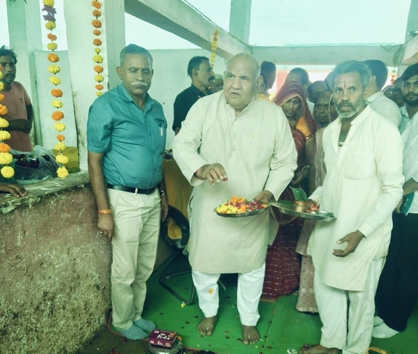 ग्राम लसूड़िया कांगर में गोवर्धन पूजन में शामिल हुए राजस्व मंत्री